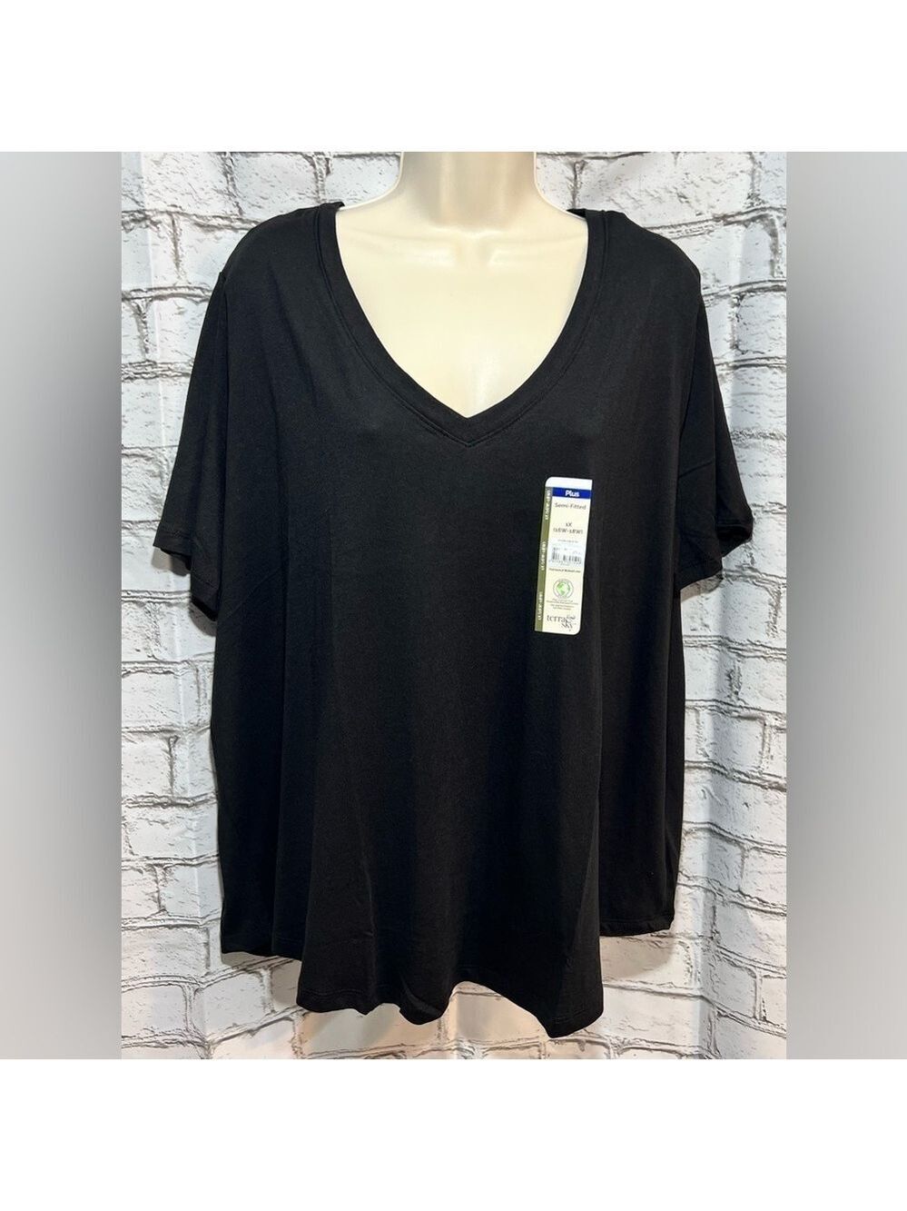 Terra & Sky Plus Size Semi-Fitted V-Neck Tee Black Size 1X